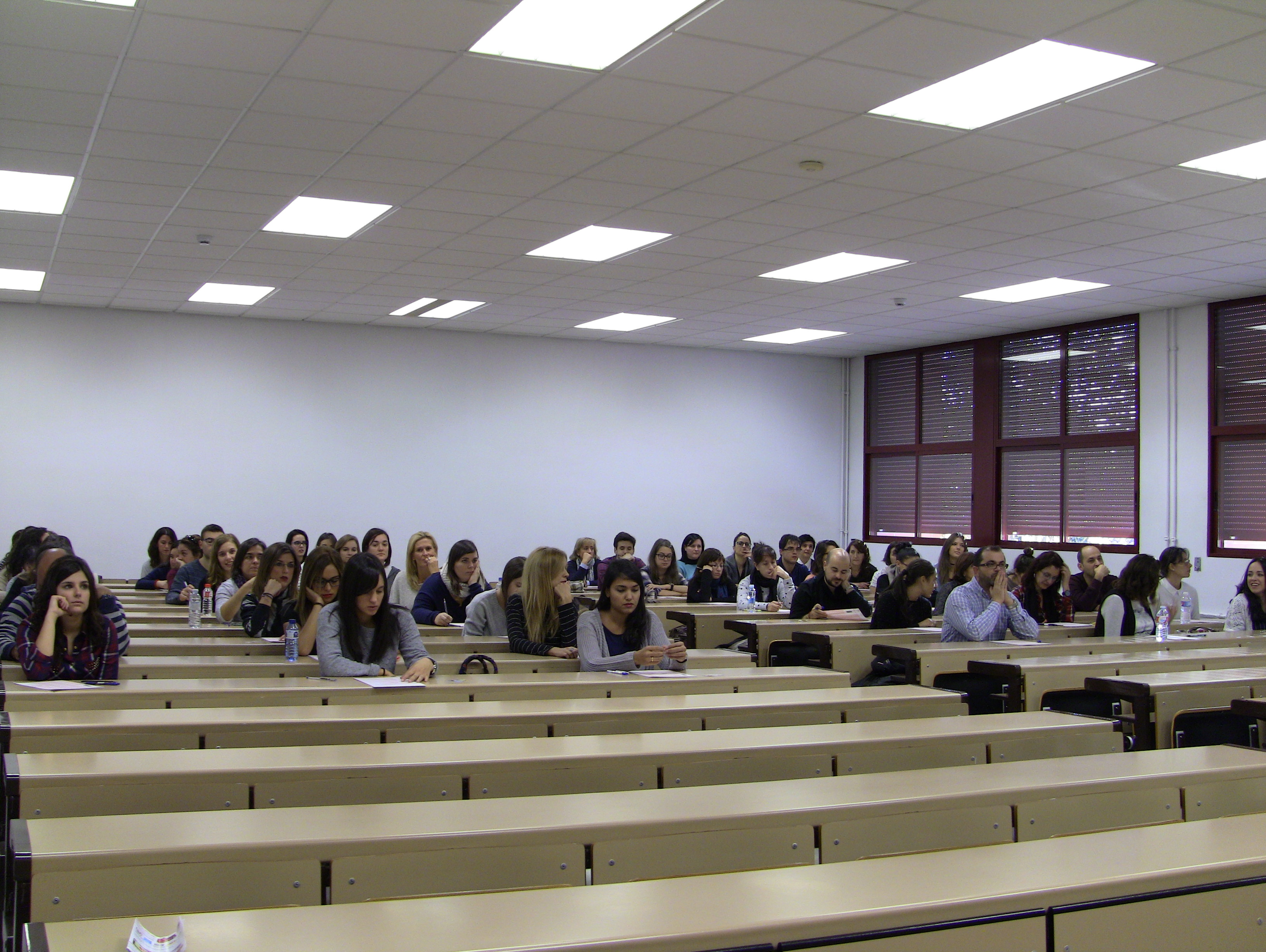 Aspirantes en examen OPE Enfermería Sacyl 2016